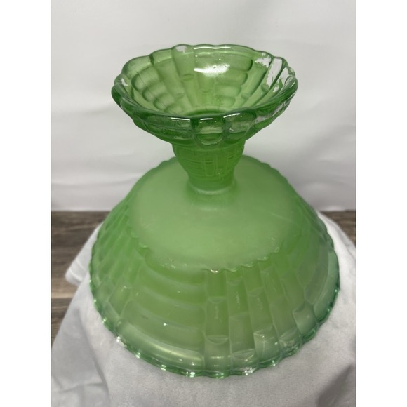 Vtg Green Pressed Glass Pedestal Compote Bowl 9" Wide Heavy Footed Centerpiece - Picture 4 of 11